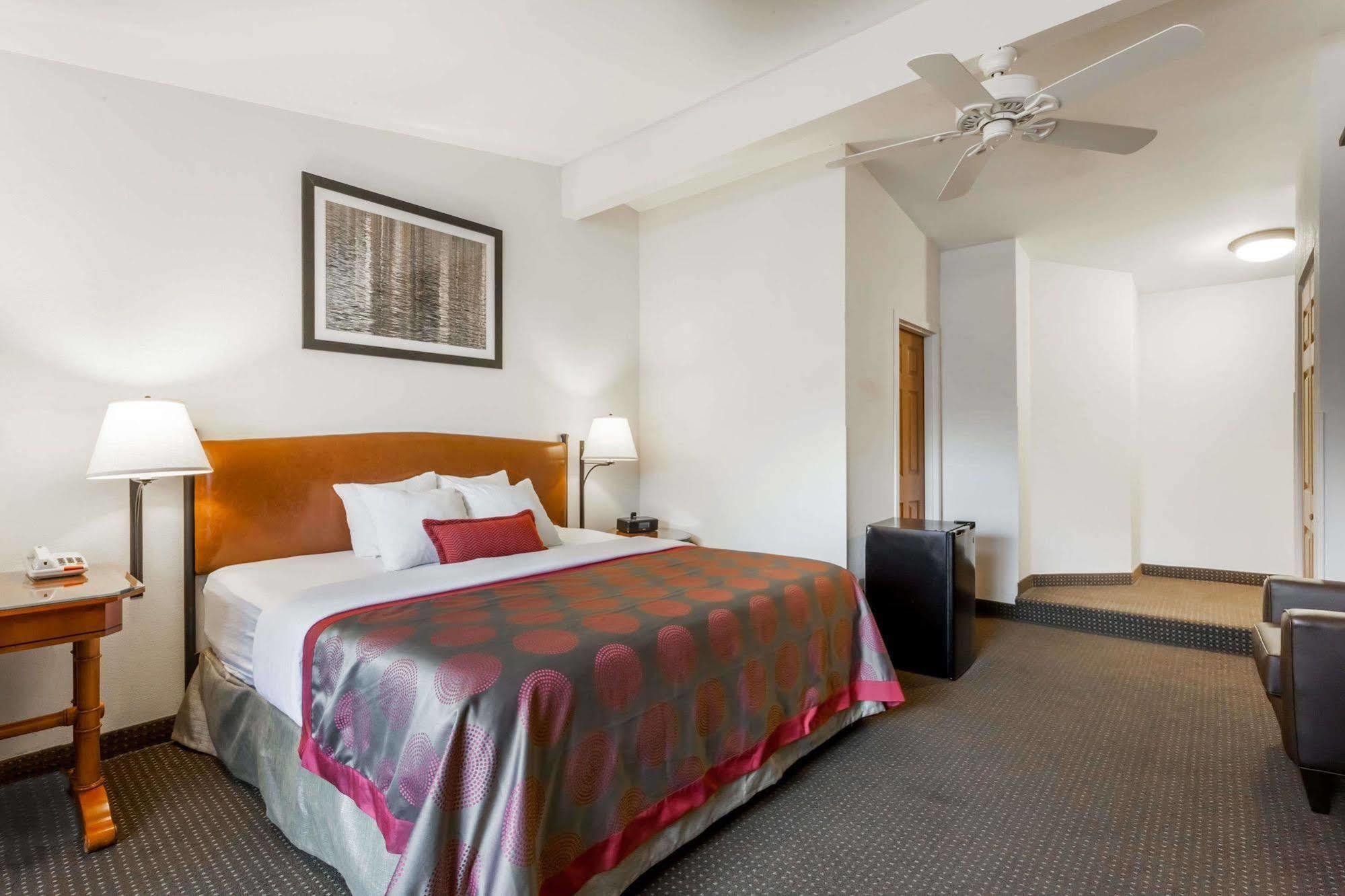 Ramada By Wyndham Rock Hill At Sullivan Center المظهر الخارجي الصورة